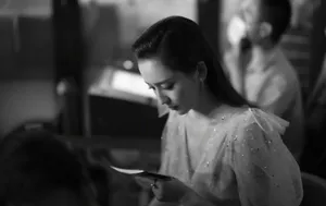佟丽娅百花奖与王俊凯合影甜笑美照图片