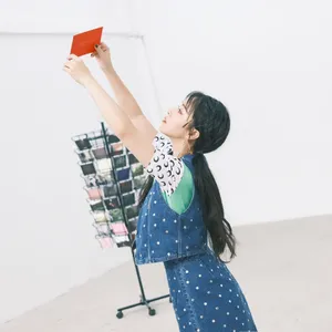 阚清子牛仔裙性感甜美写真图片_3