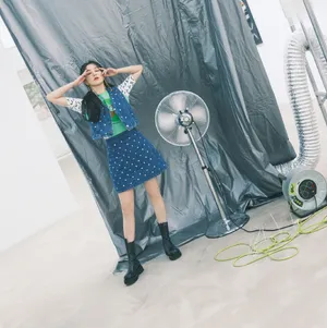 阚清子牛仔裙性感甜美写真图片_4