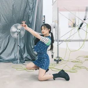 阚清子牛仔裙性感甜美写真图片_7