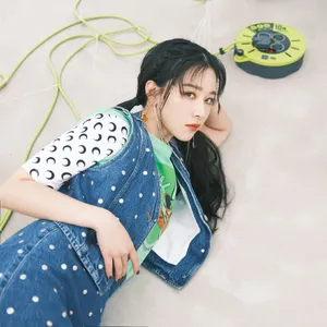 阚清子牛仔裙性感甜美写真图片_10
