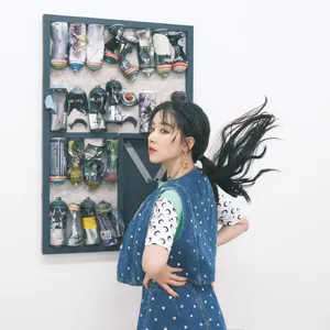 阚清子牛仔裙性感甜美写真图片_11