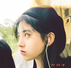 鞠婧祎黑色毛衣甜美自拍图片_2