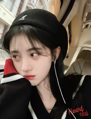 鞠婧祎黑色毛衣甜美自拍图片_3