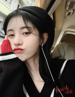 鞠婧祎黑色毛衣甜美自拍图片_4