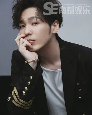 白宇最新帅气写真大片_1
