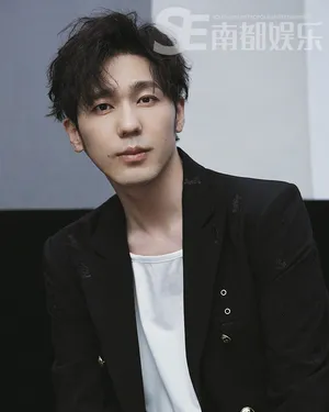 白宇最新帅气写真大片_2