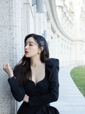 阚清子小黑裙性感写真图片