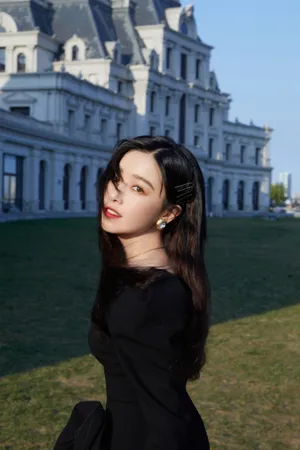 阚清子小黑裙性感写真图片_6