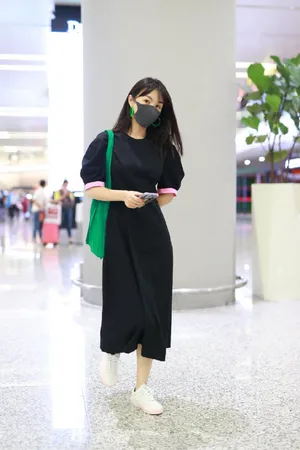 李菲儿减龄清新私服机场照图片_6