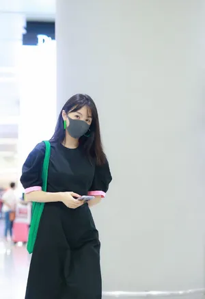 李菲儿减龄清新私服机场照图片_7