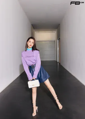 李沁紫色毛衣摩登时髦写真图片_2