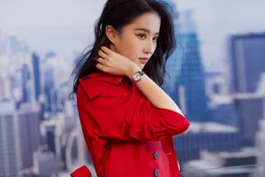 刘亦菲红色风衣时尚写真图片