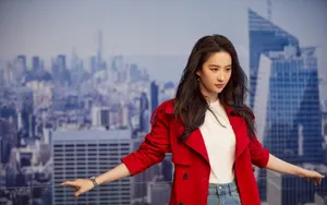 刘亦菲红色风衣时尚写真图片_3