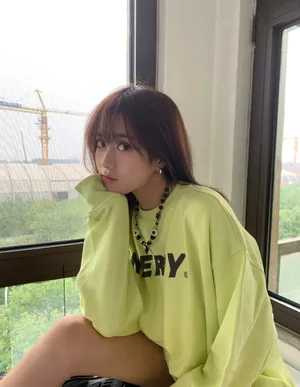 王梓薇甜美养眼写真图片_2