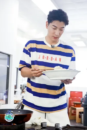 张亮《中餐厅第四季》第九期剧照图片_1