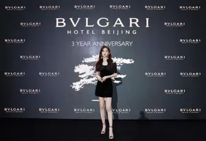 徐紫茵黑色小礼裙俏丽写真图片