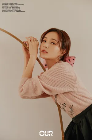 李一桐粉嫩甜美写真图片