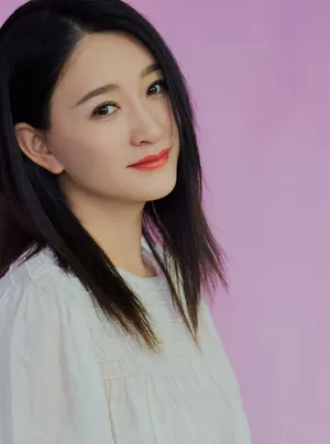 李小冉白色长裙优雅写真图片_2