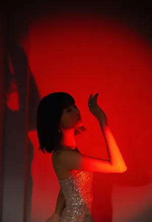 毛晓彤吊带亮片裙性感写真图片_4