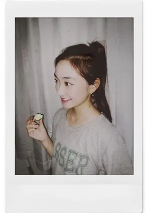 孙俪妹妹孙艳高马尾青春靓丽美照图片_2