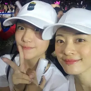 孙俪妹妹孙艳高马尾青春靓丽美照图片_4