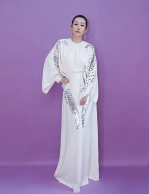 秦海璐白色羊角鱼鳞裙性感图片_4