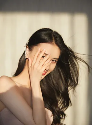 黄圣依性感抹胸裙写真图片_4