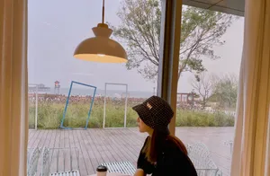 杜雨宸渔夫帽甜美旅拍图片_4