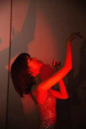 毛晓彤性感曼妙身姿写真图片