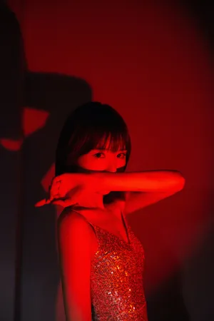 毛晓彤性感曼妙身姿写真图片_5