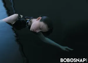 倪妮无眉造型性感时尚写真_10