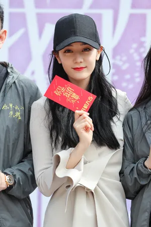 迪丽热巴清秀甜美活动照图片_4