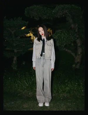 孟美岐牛仔套装初秋性感写真_2