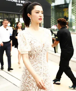 董璇蕾丝公主裙蝴蝶结性感撩人美照图片