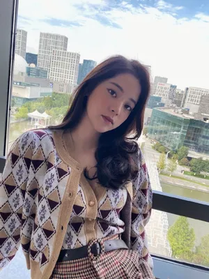 欧阳娜娜太平鸟服装俏皮图片