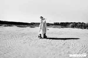 唐艺昕湖畔湿发大片性感写真_3