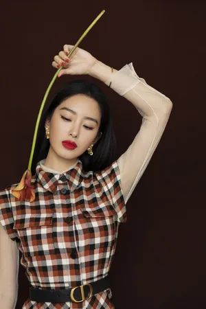 杨采钰格纹裙性感写真图片_5