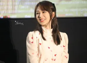 杨紫蝴蝶结爱心长裙少女感十足美照图片_8