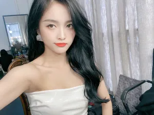 吴宣仪长发精致装扮美丽动人自拍图片