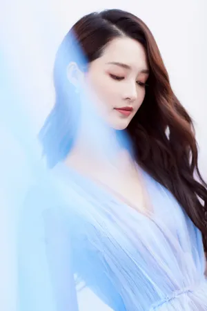 李沁蓝色纱裙性感写真图片
