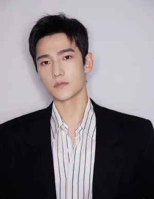杨洋黑色西装沉稳利落帅气写真图片_3