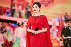 刘涛红色礼服端庄性感写真_12