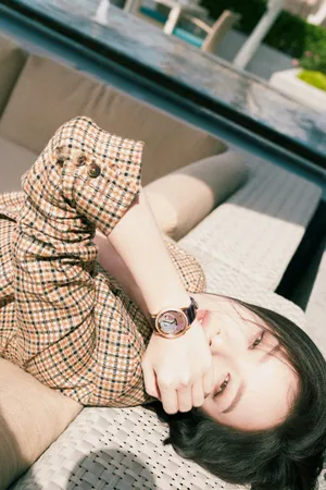 倪妮格子西服时尚性感写真图片_7