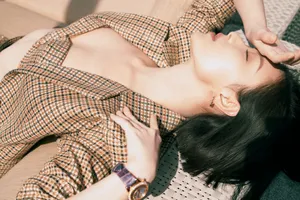 倪妮格子西服时尚性感写真图片_8