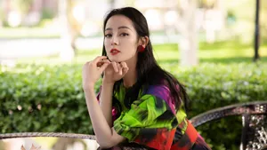 迪丽热巴央视国庆晚会性感图片写真_6