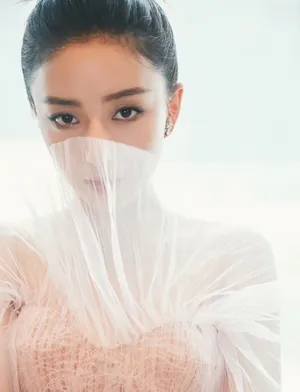 佟丽娅粉色蕾丝纱裙性感图片写真_3