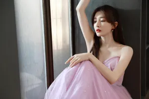 江疏影紫色抹胸裙性感图片写真_5