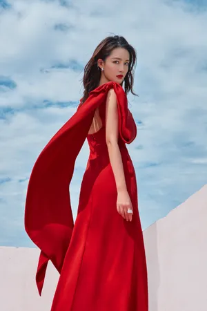 李沁靓丽红裙性感图片写真_5
