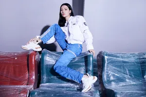 钟楚曦工装时髦性感图片写真_3